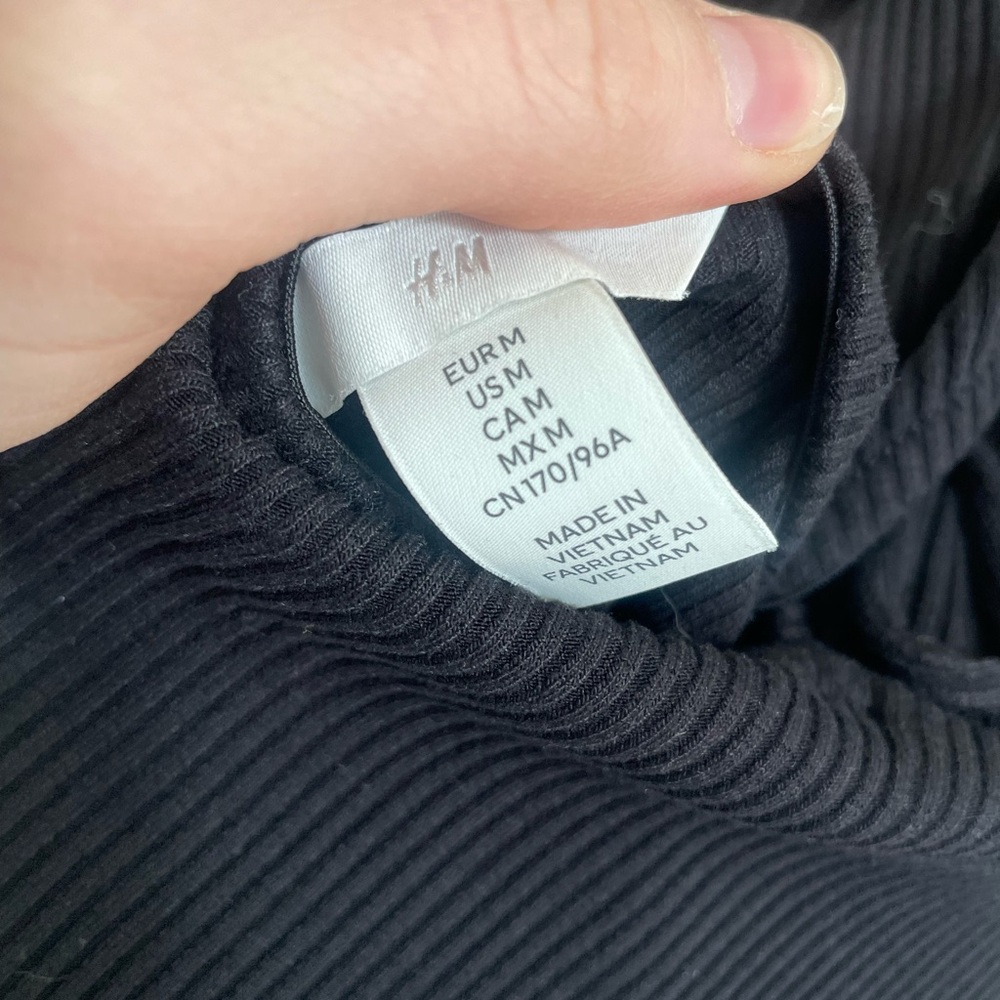 H&M Black Dress - Picture 4 of 4